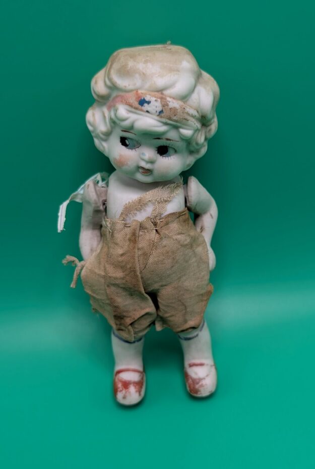 cropped-PXL_20261004_190404722-scaled-1.jpg Porcelain Flapper/Kewpie Style Doll - Image 1