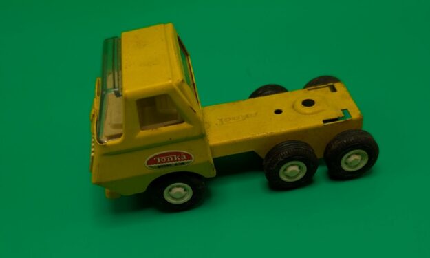 cropped-PXL_20261004_190626759-scaled-1.jpg Tonka mini Semi Truck Tractor Cab - Image 1