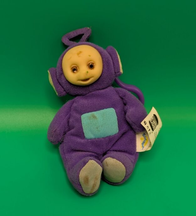 cropped-PXL_20261004_190812876-scaled-1.jpg Burger King Teletubbies Tinky Winky Keychain - Image 1