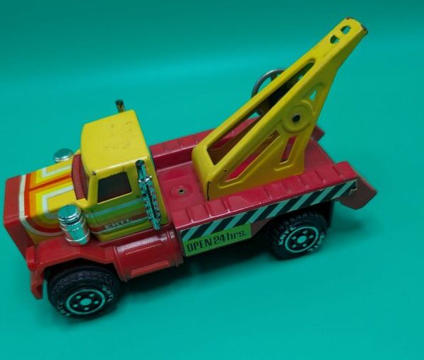 1986 ERTL Steel Wrecker Tow Truck