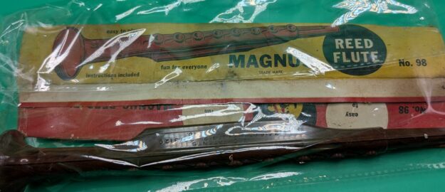 cropped-PXL_20261004_191012206-scaled-2.jpg Vintage Magnus Reed Flute - Image 1